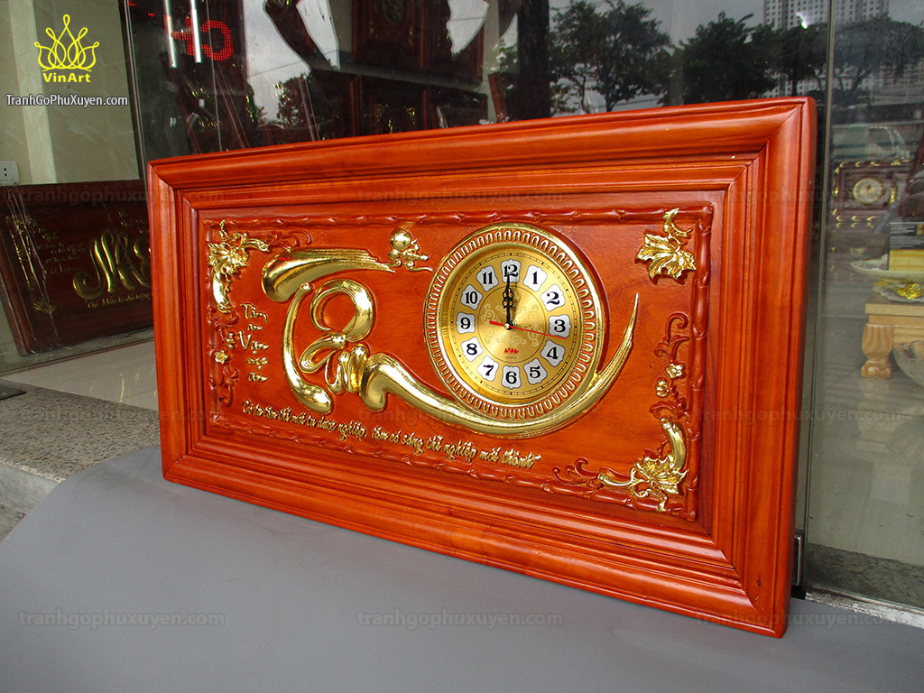 đồng hồ chữ tâm bằng gỗ